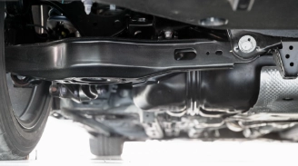 Por que os carros de luxo preferem “braços de controle robustos em liga de alumínio”?